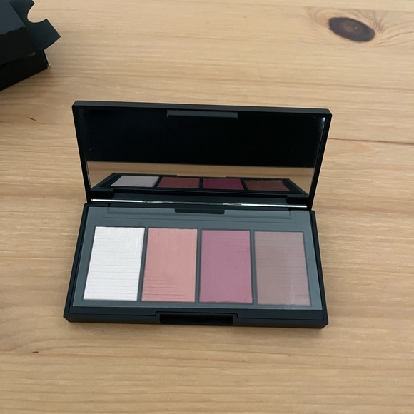 NARS: NARSissist Dual-Intensity Cheek Palette 🤎 - Picture 8 of 10